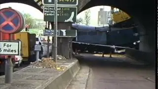 TRAINS : carshes : Staples Corner