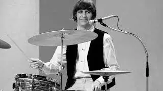The Beatles - Act Naturally - Lyrics