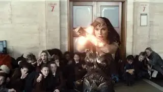 Mulher Maravilha Cena do Museu - LIGA DA JUSTI&Ccedil;A - ZACK SNIDER