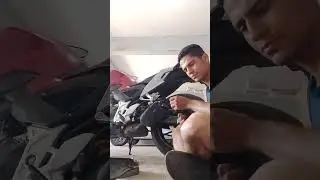 Trocando pe&ccedil;a do escapamento da CB Twister 300f