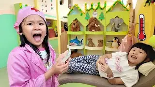 Main Dokter Dokteran, Mainan Pancing Ikan, Main Perosotan dan Mandi Bola di Playground