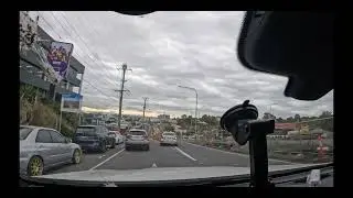 Car changes lanes at the last second - Moggill Rd, Indooroopilly (8K 60 FPS)