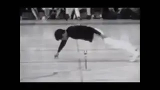 A Martial Arts Legend in Motion. Bruce Lee - 李小龙