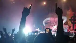 Sum 41 - The Hell Song (Live @ Unipol Arena, Bologna)