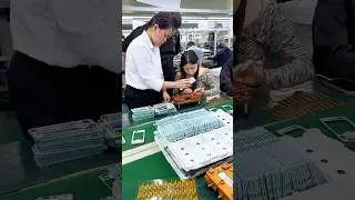 Smartphone frame assembly: Skilled workers improve efficiency, reduce errors, and ensure quality