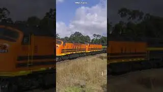 STREAMLINERS BANK ON THE REAR #trainsworldwide #train #streamliner #emdlocomotive #australiantrains