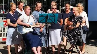 HILARIOUS! Watch What Happens While 10 German Ladies Sing! Hamburg, Germany 【Street Music】