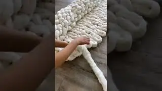 chunky blanket tutorial 💗 available at www.shoppaucreations.com
