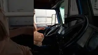 Mujeres al volante - Scania 113h escape libre