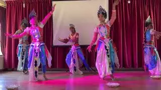 Hearing impared students from Mathara Rohana school dancing beautifully with synchronsing music.