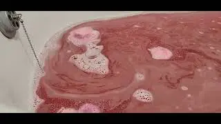 Royal Essence Unicorn bath bomb 