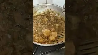 किसी ने सोचा भी नहीं होगा कि ऐसे भी कुछ बन सकता हैं Hydrabadi chicken biryani #youtubeshorts #viral 