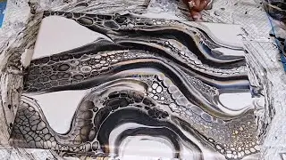 INCREDIBLE SWIPE & SPIN! Loving these Colors! 😍 #acrylicpour #fluidart