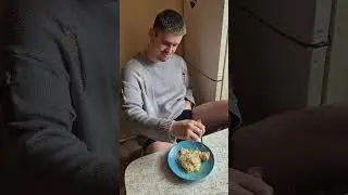 Именно так думает Олин бывший муж, когда отправляет ей раз в год такие сумасшедшие алименты.#жиза