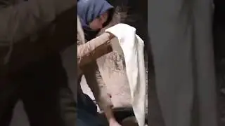 cooking tandoori bread in the village//приготовление хлеба тандури в деревне