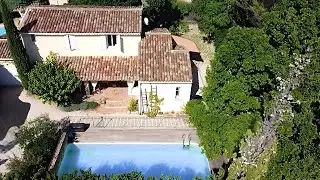 Maison T6 sur 880 m² avec piscine et garage sur LOURMARIN