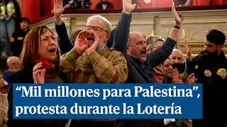 Acto pro Palestina en el Teatro Real durante el sorteo de la Loter&iacute;a de Navidad