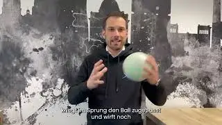 Rexel-Mitarbeitende erkl&auml;ren die wichtigsten Handball-Regeln. Heute: der Kempa-Trick!
