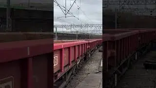 Colas 56113 + wagons arriving into Crewe #trains #shorts #class56 #ukrailways