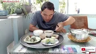 Peanut fish cooked in sweet and sour soup with shrimp sauce and eaten for Christmas on the island |