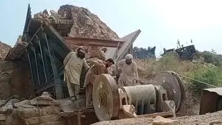 Big Rocks stuck in jaw crusher workers work hard to break the rocks 👷 | heavy duty