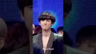 #EXO reaction to jennie when she came to kai side 😅