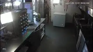 Lahore Johnny & Jugnu: Fast food staff arrested for not giving police free burgers.