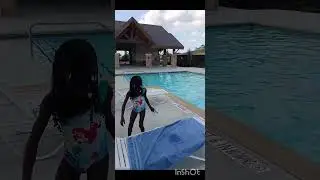 Daddy and her little princess at the swimming pool 😍
