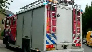 Brandweer Ooltgensplaat - TS 74.3 - Achterzijde voertuig - Statisch met blauwe lichten 2
