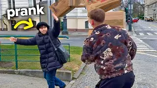 Falling Boxes Prank La Romani