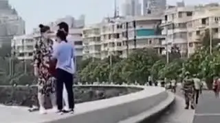 Spotted kareena kapoor and saif Ali khan at marine drive today mumbai 2020 #bollywoodprofessor