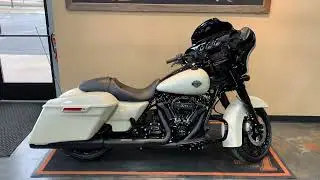 2022 Harley-Davidson Street Glide Special in White Sand Pearl with Black Finish-FLHXS