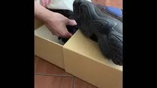 Quick unboxing of the adidas Yeezy 500 High &ldquo;Tyrian &rdquo; do you like？