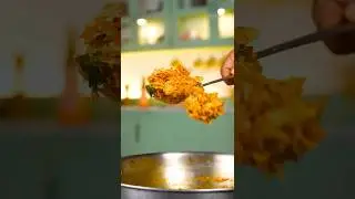 Kerala&rsquo;s version of lasagna &mdash; Chatti Pathiri, layered with egg & chicken 🤤