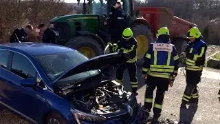 Traktor kollidiert mit PKW in Nast&auml;tten