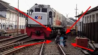 PALANG PINTU PERLINTASAN KERETA API JL HASANUDIN SEMARANG - KA JOGLOSEMARKERTO