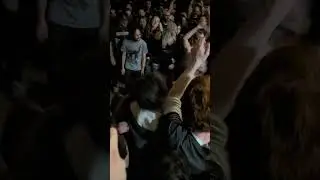Die Spitz guitar in the pit Philly show Nov 18, 2025 @diespitzz