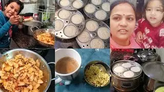#Idli bnayi break fast mein #Idli mekr#suji ki idli#@divyavlog5620