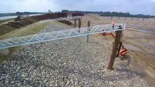 Plaatsen loopbruggen Grensmaas
