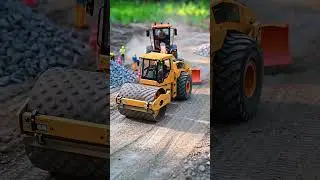 RC Road Roller COMPACTS Miniature Road Site!