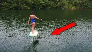 Mit diesem Surfbrett kannst du &uuml;bers Wasser fliegen