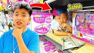 JUGANDO A LAS ESCONDIDAS EN UNA JUGUETERÍA!!