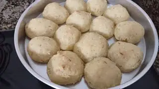 Pãozinho de aipim sem glúten e sem lactose.
