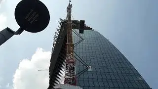 MILANO cantiere torre libeskind PWC.  Montaggio Corona CROWN  .