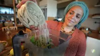 Rosh Hashana food in Israel: making amazing Pesto