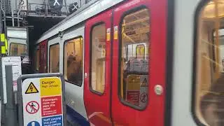 District Line Train Towards Tower Hill, Earl's Court Station (02-20-2025) - London, UK