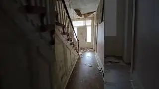 #exploring  a #Creepy #Abandoned house!  #urbex #shorts #shortvideo #foryou