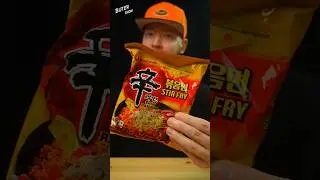 Пробую Самую Вкусную Лапшу Shin Ramyun 🍜 #shorts
