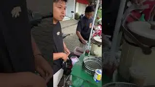 Mantan Ass Chef BIKIN BUBUR VIRAL #kulinerbanyuwangi #buburmasadi #buburkacangijobanyuwangi