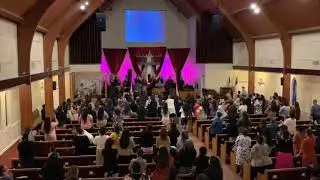 Cesia Reaves leading worship for the woman of courage confidence!🙌🏻🔥🙌🏻🔥🙌🏻🔥🙌🏻🔥